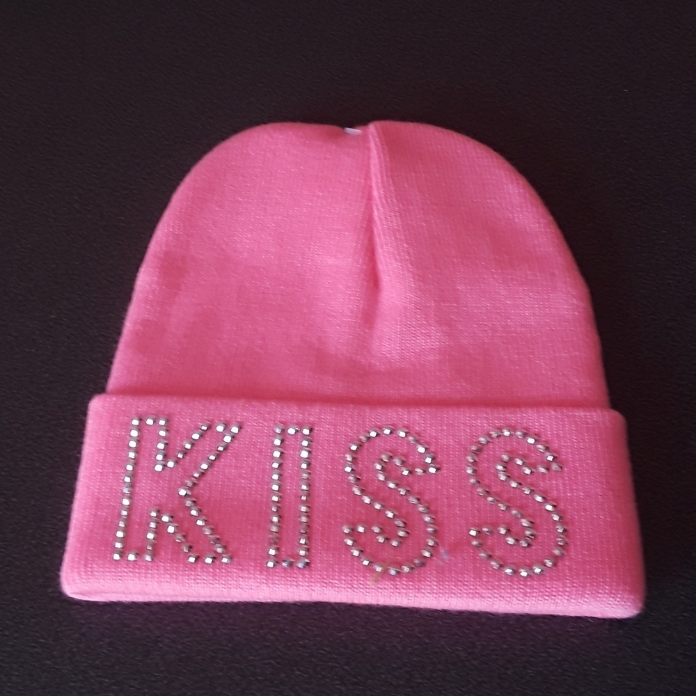 NWT‎ pink beanie hat with rhinestone "Kiss" graphic